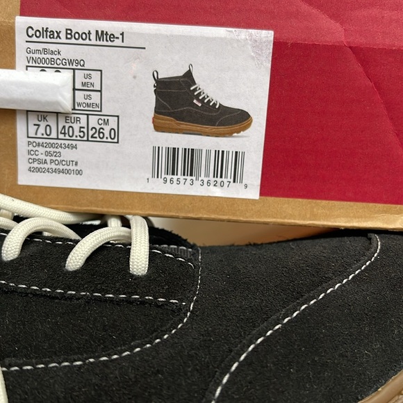 Vans WMNS Colfax Boot Mte-1
Gum/Black
VN000BCGW9Q
BOOTS Sneakers - Picture 16 of 16